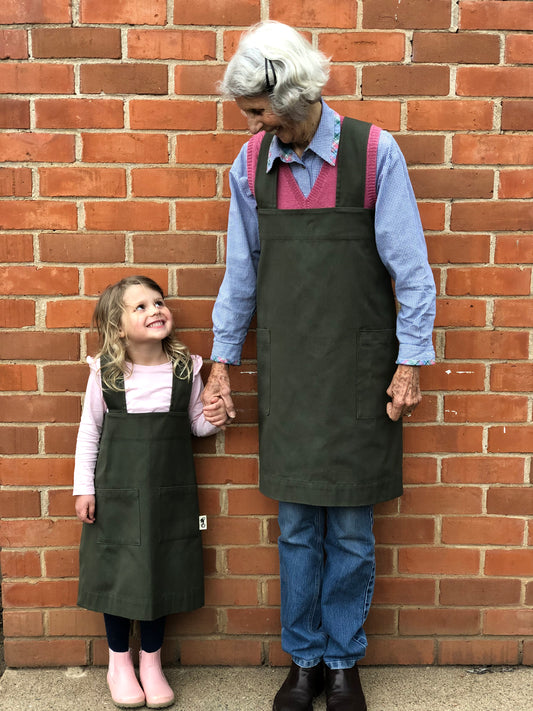 Ladies' Pinafore Apron in Forest Green